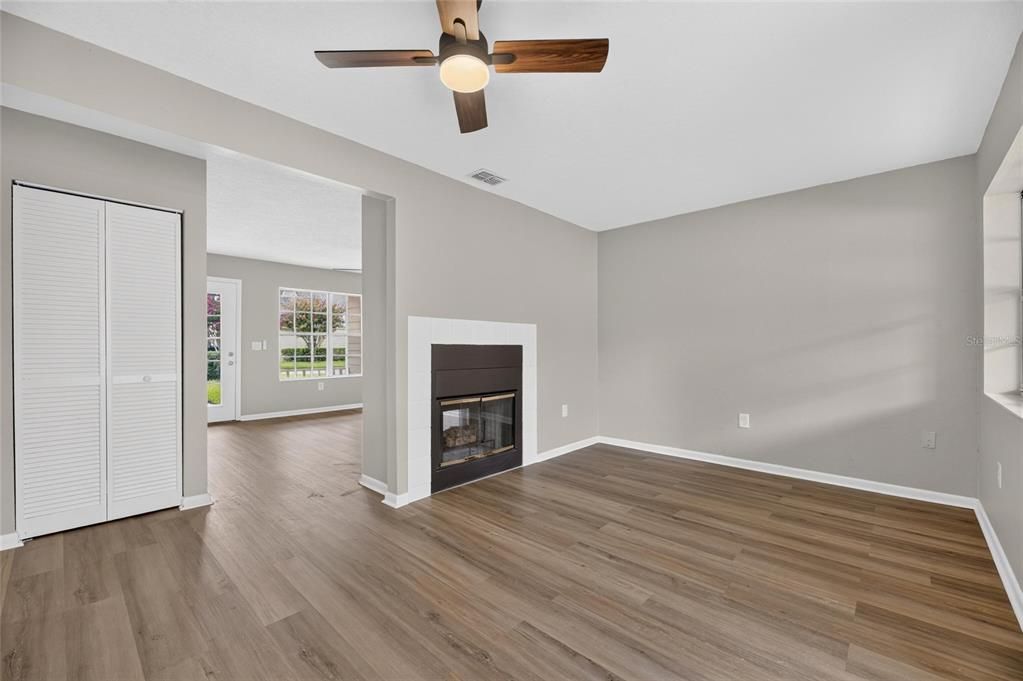 For Sale: $199,900 (2 beds, 1 baths, 1072 Square Feet)