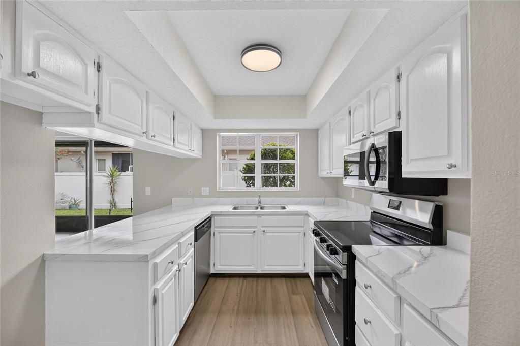 For Sale: $199,900 (2 beds, 1 baths, 1072 Square Feet)
