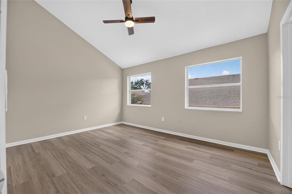 For Sale: $199,900 (2 beds, 1 baths, 1072 Square Feet)