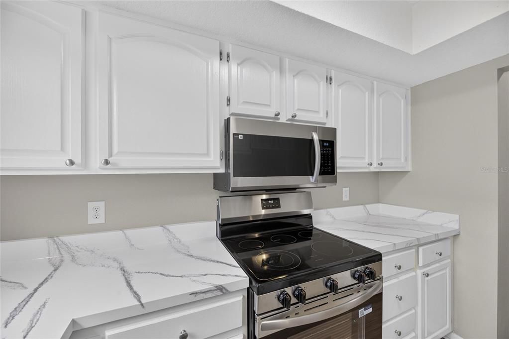 For Sale: $199,900 (2 beds, 1 baths, 1072 Square Feet)