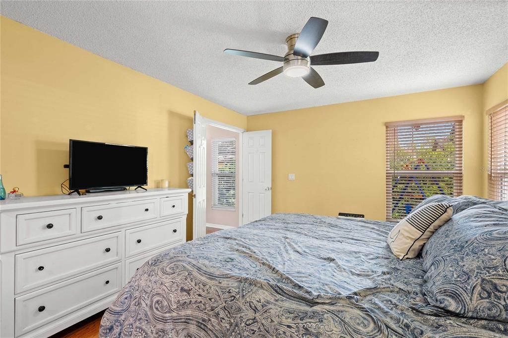 For Sale: $380,000 (3 beds, 2 baths, 1660 Square Feet)
