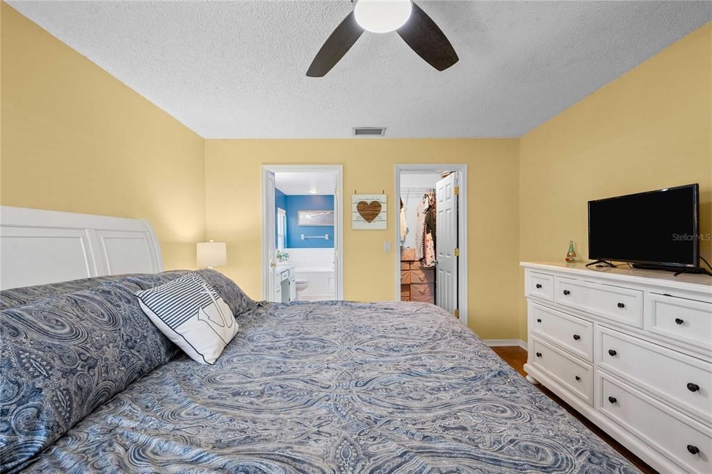 For Sale: $380,000 (3 beds, 2 baths, 1660 Square Feet)