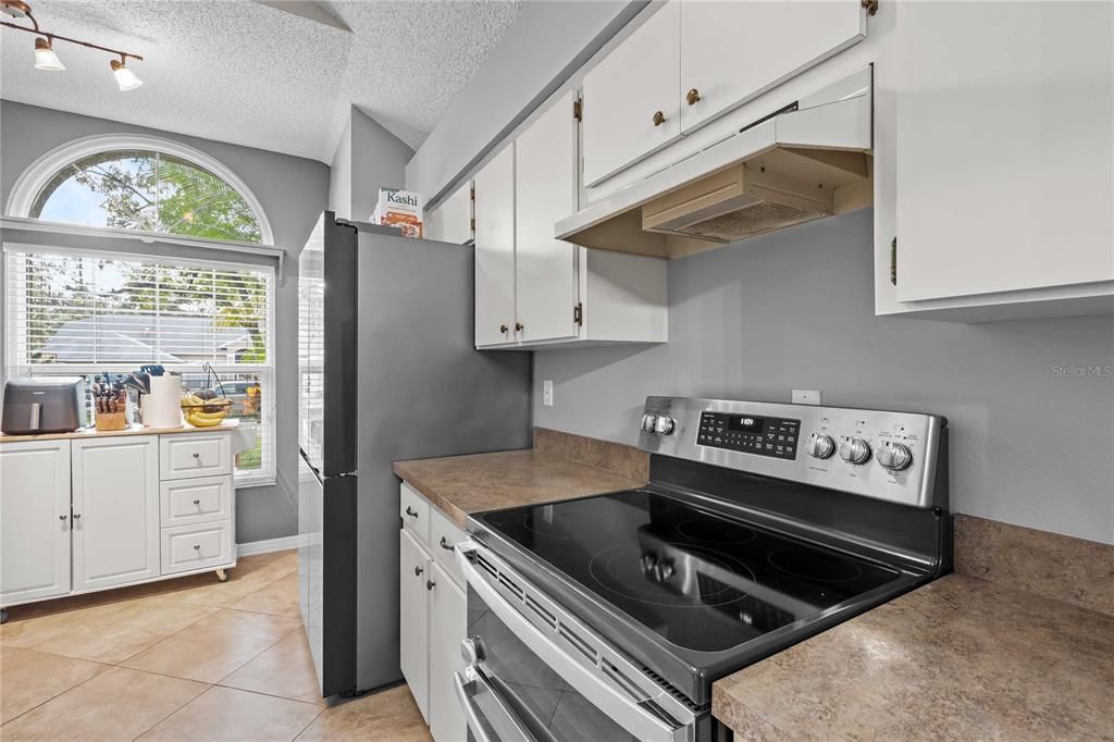 For Sale: $380,000 (3 beds, 2 baths, 1660 Square Feet)