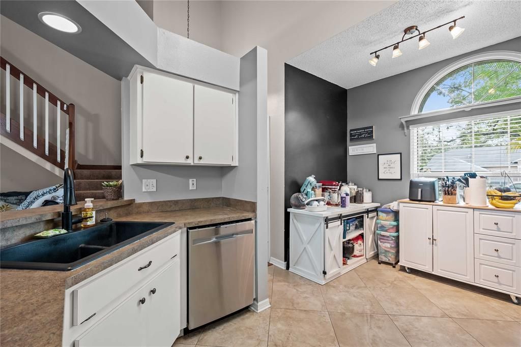 For Sale: $380,000 (3 beds, 2 baths, 1660 Square Feet)