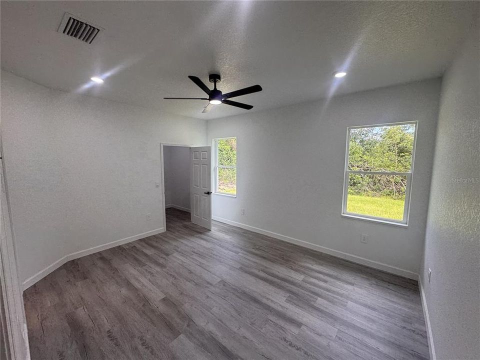 For Sale: $335,000 (3 beds, 3 baths, 1505 Square Feet)