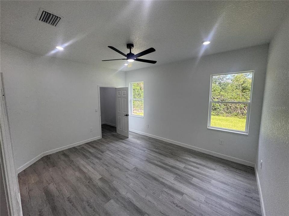 For Sale: $335,000 (3 beds, 3 baths, 1505 Square Feet)