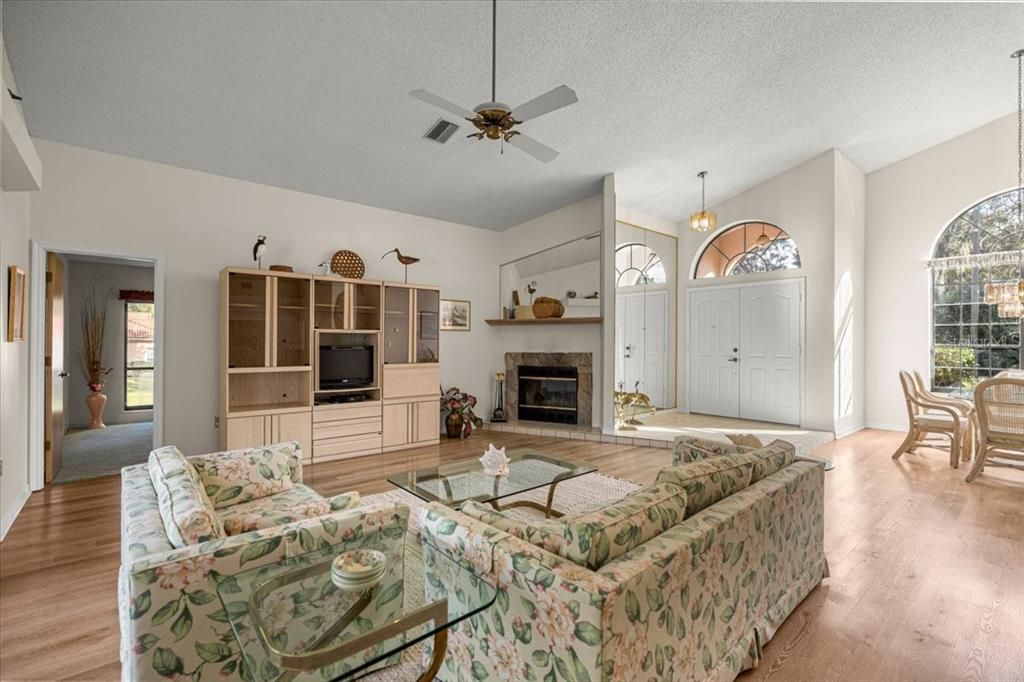 En Venta: $399,500 (3 camas, 2 baños, 1887 Pies cuadrados)