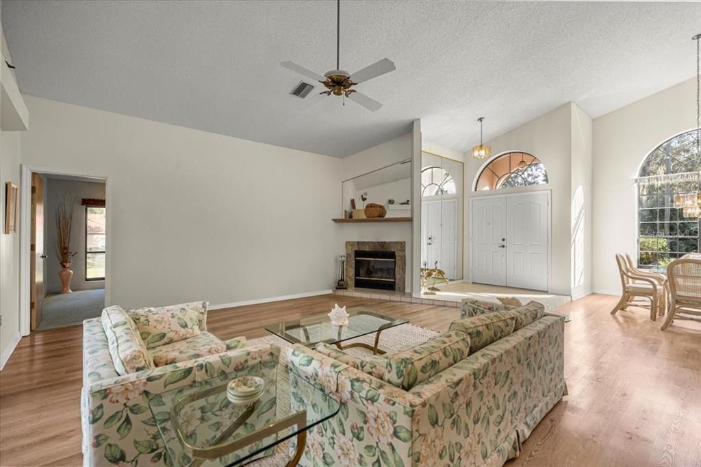 En Venta: $399,500 (3 camas, 2 baños, 1887 Pies cuadrados)