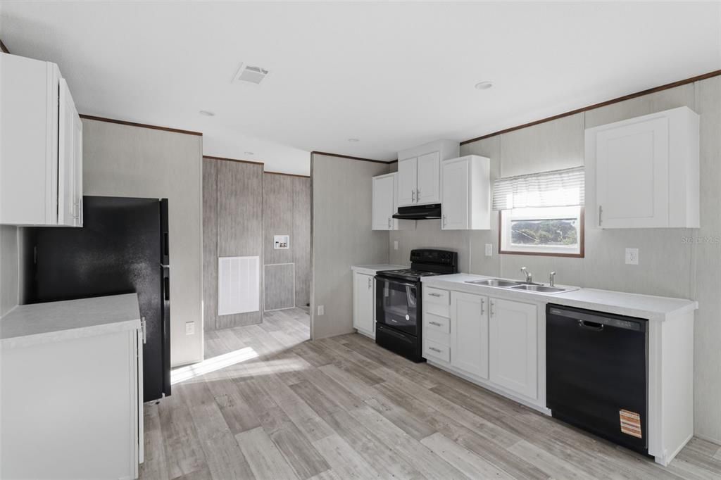 For Sale: $329,999 (4 beds, 2 baths, 1540 Square Feet)