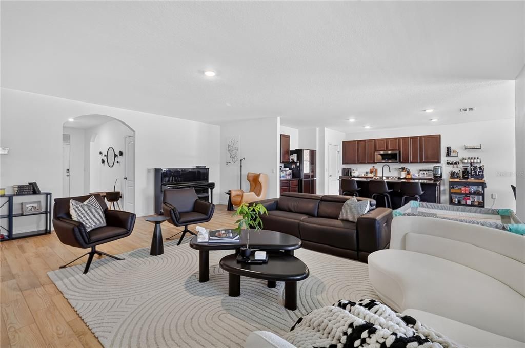 For Sale: $380,000 (4 beds, 2 baths, 2347 Square Feet)