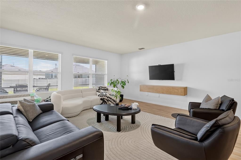 For Sale: $380,000 (4 beds, 2 baths, 2347 Square Feet)