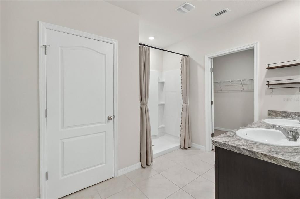 For Sale: $380,000 (4 beds, 2 baths, 2347 Square Feet)