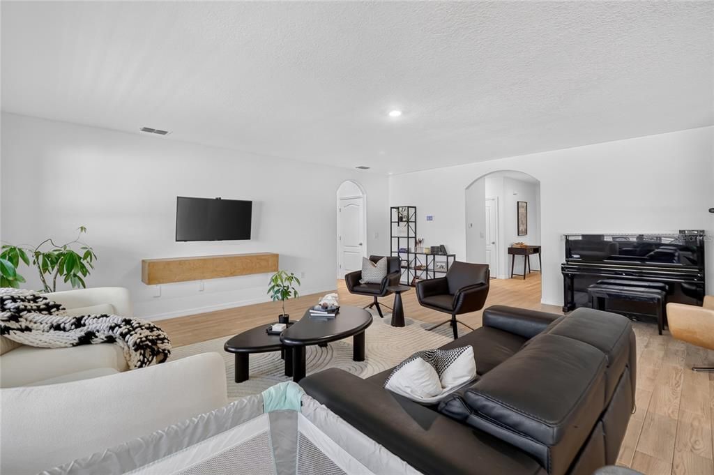 For Sale: $380,000 (4 beds, 2 baths, 2347 Square Feet)