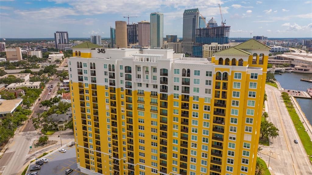На продажу: $610,000 (2 спален, 2 ванн, 1056 Квадратных фут)