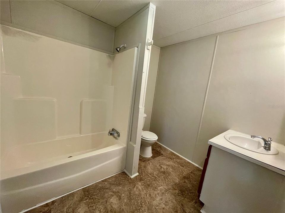 For Rent: $1,395 (3 beds, 1 baths, 1000 Square Feet)