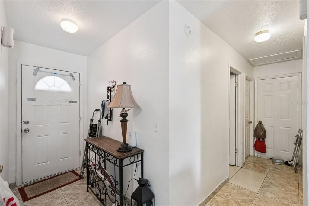 For Sale: $260,000 (3 beds, 1 baths, 998 Square Feet)