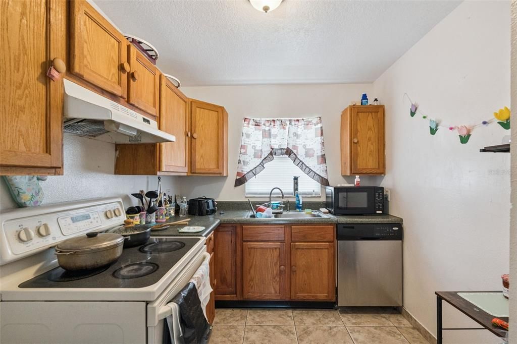 For Sale: $260,000 (3 beds, 1 baths, 998 Square Feet)