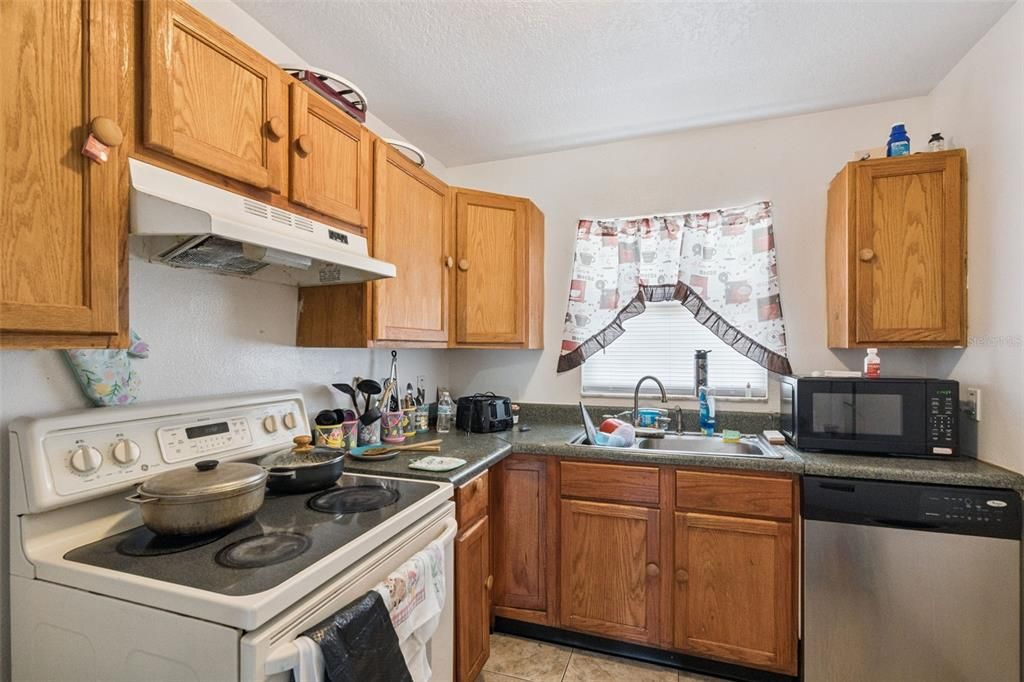 For Sale: $260,000 (3 beds, 1 baths, 998 Square Feet)