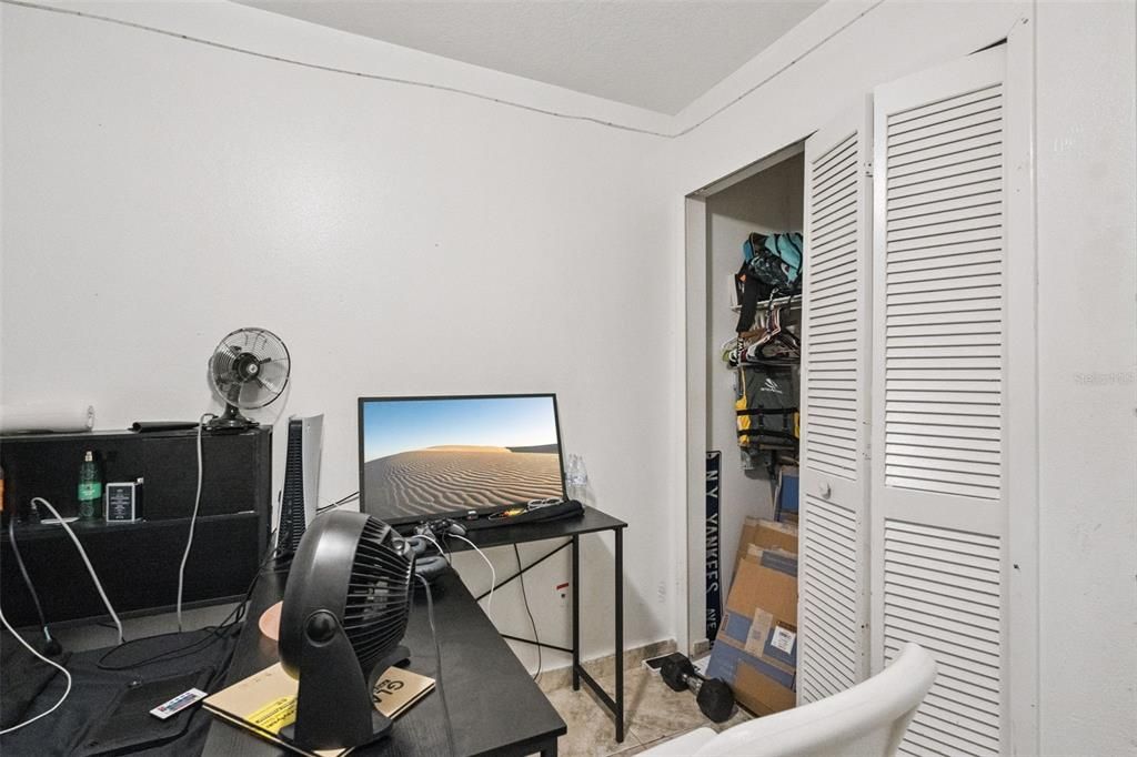 For Sale: $260,000 (3 beds, 1 baths, 998 Square Feet)
