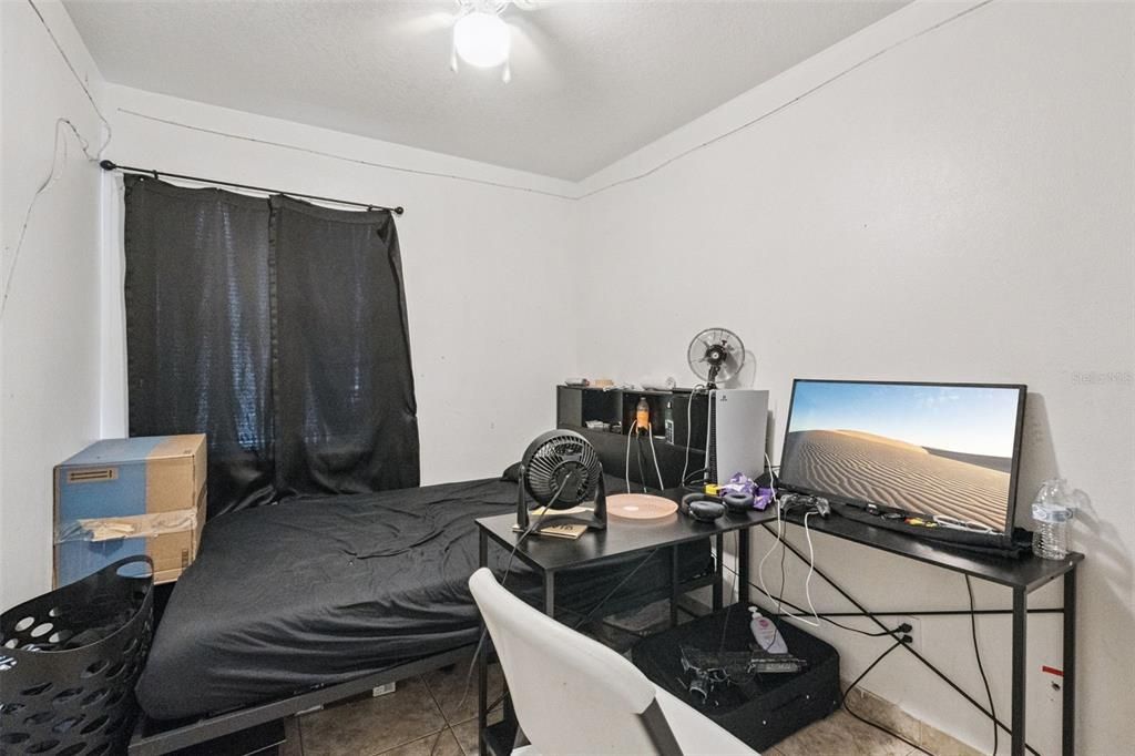 For Sale: $260,000 (3 beds, 1 baths, 998 Square Feet)