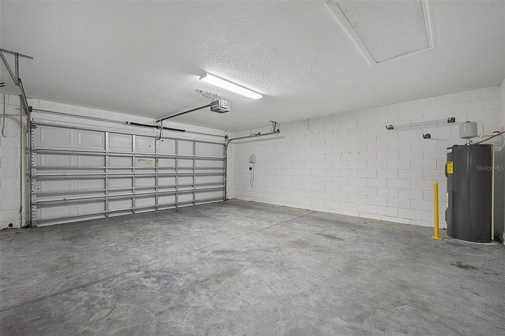 For Sale: $379,000 (3 beds, 2 baths, 2029 Square Feet)