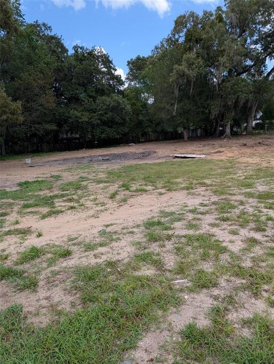 En Venta: $950,000 (2.22 acres)
