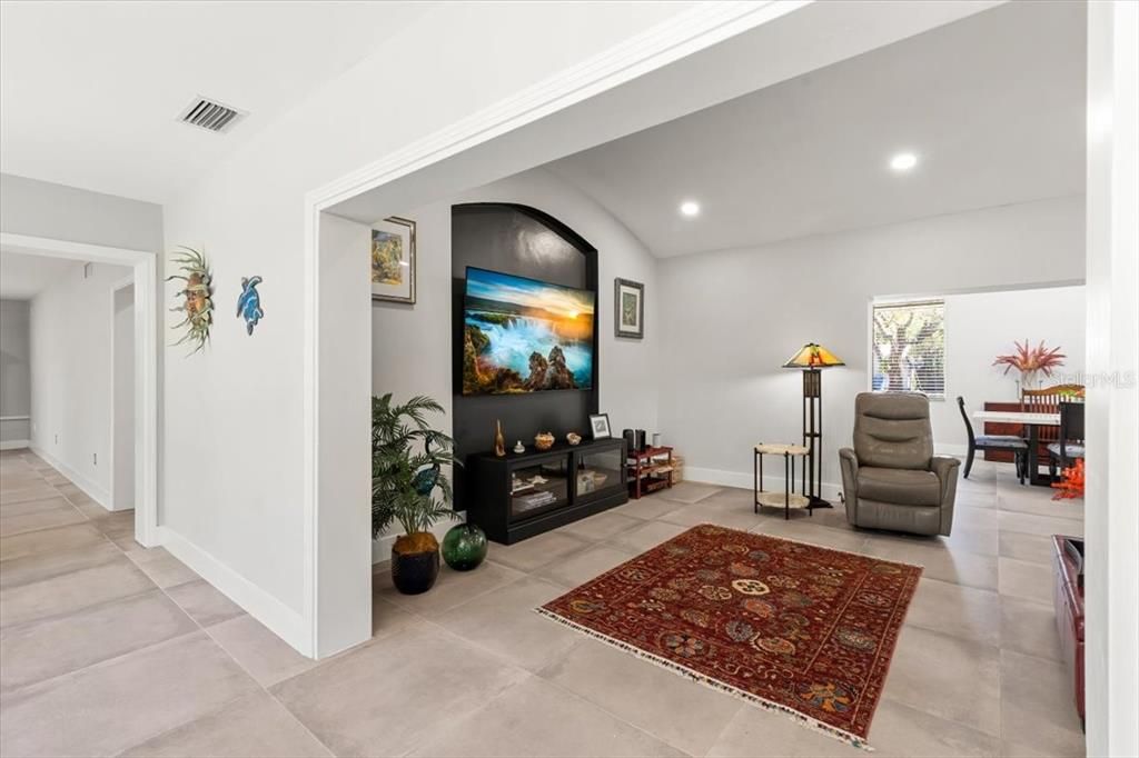 Под контрактом: $699,000 (4 спален, 2 ванн, 2883 Квадратных фут)
