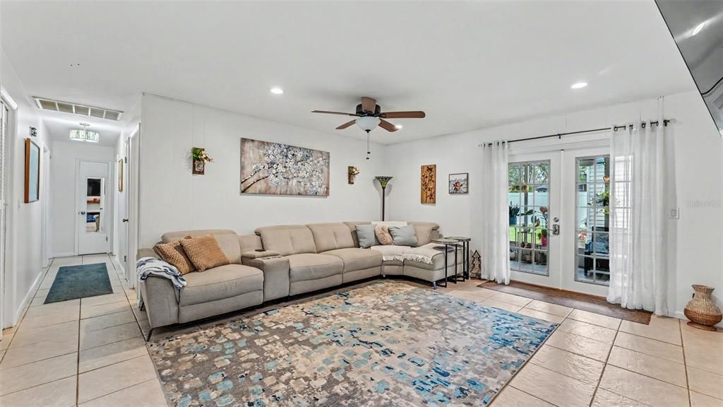 For Sale: $369,000 (3 beds, 2 baths, 1559 Square Feet)