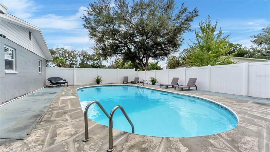 For Sale: $369,000 (3 beds, 2 baths, 1559 Square Feet)