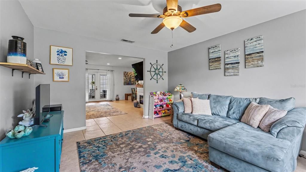 For Sale: $369,000 (3 beds, 2 baths, 1559 Square Feet)