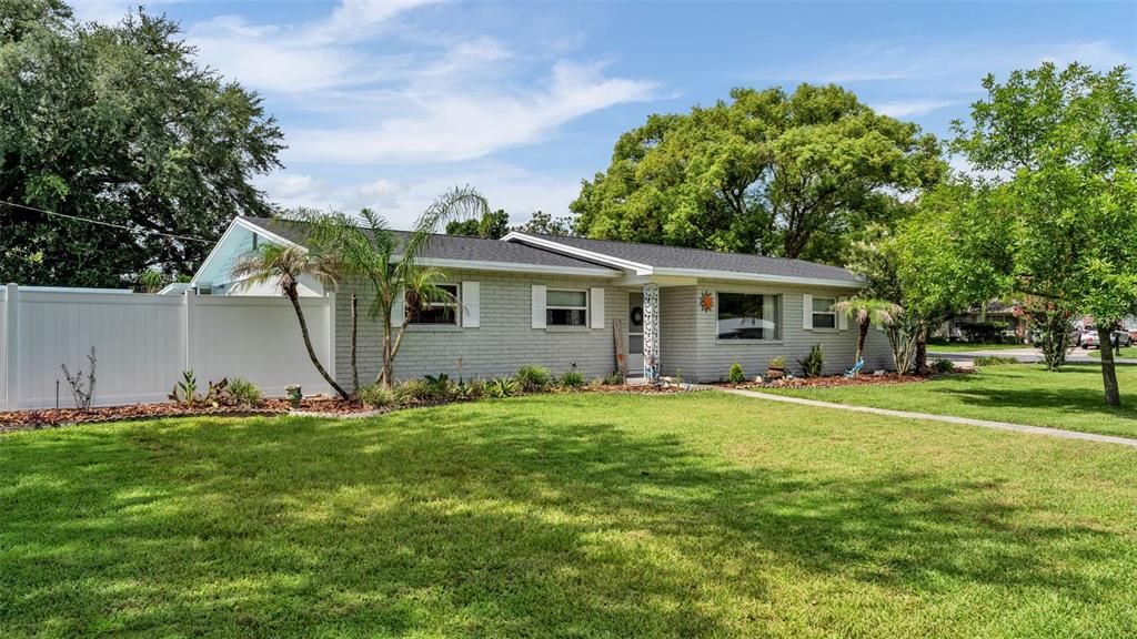 For Sale: $369,000 (3 beds, 2 baths, 1559 Square Feet)