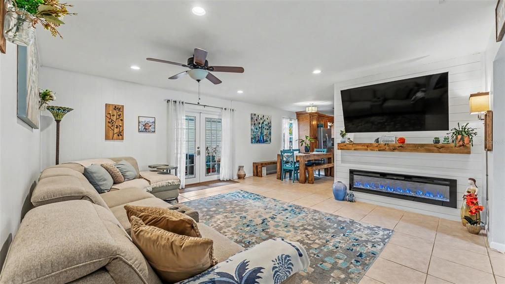 For Sale: $369,000 (3 beds, 2 baths, 1559 Square Feet)