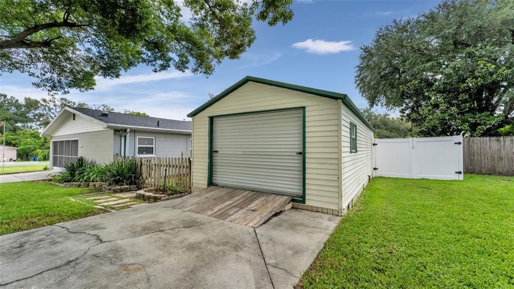 For Sale: $369,000 (3 beds, 2 baths, 1559 Square Feet)