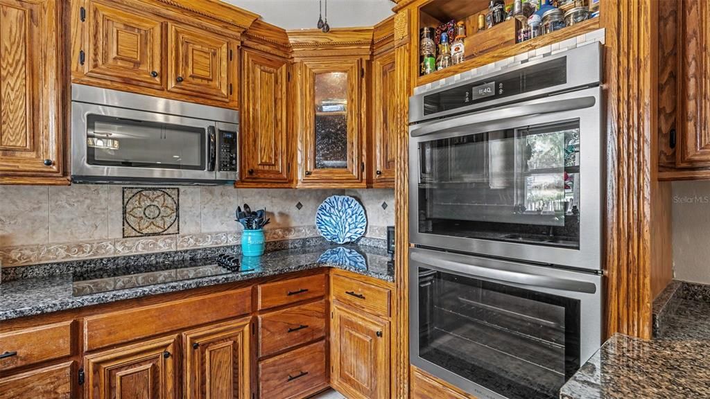 For Sale: $369,000 (3 beds, 2 baths, 1559 Square Feet)