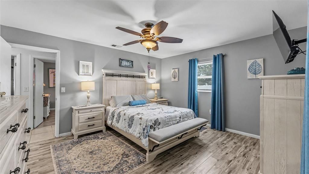 For Sale: $369,000 (3 beds, 2 baths, 1559 Square Feet)