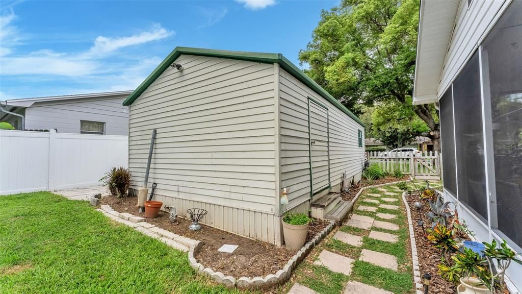For Sale: $369,000 (3 beds, 2 baths, 1559 Square Feet)