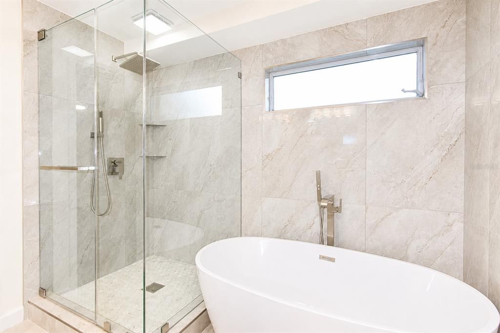 For Rent: $3,500 (4 beds, 2 baths, 2000 Square Feet)