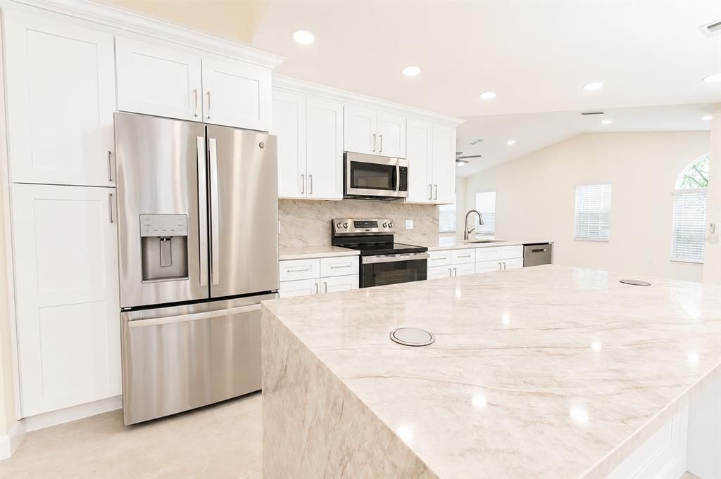 For Rent: $3,500 (4 beds, 2 baths, 2000 Square Feet)