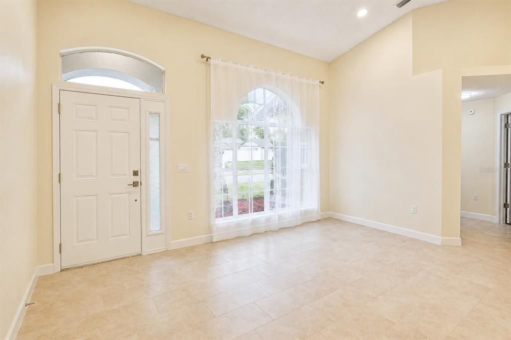 For Rent: $3,500 (4 beds, 2 baths, 2000 Square Feet)