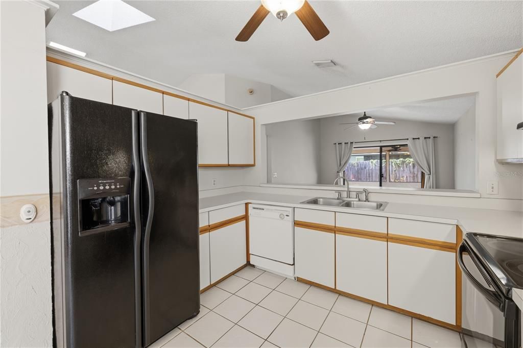 На продажу: $395,000 (3 спален, 2 ванн, 1616 Квадратных фут)