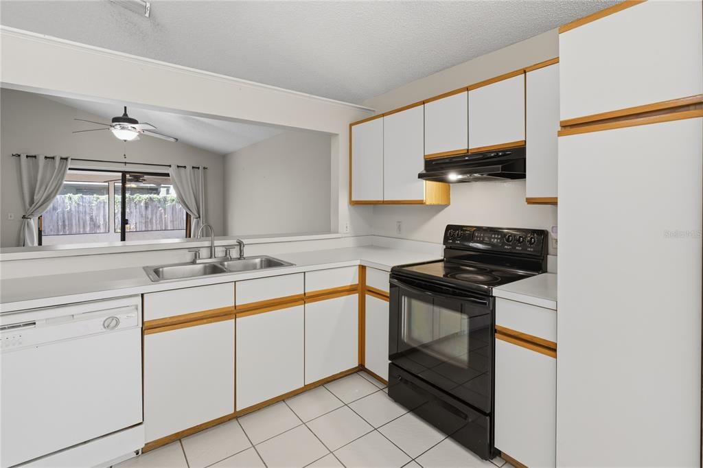 На продажу: $395,000 (3 спален, 2 ванн, 1616 Квадратных фут)