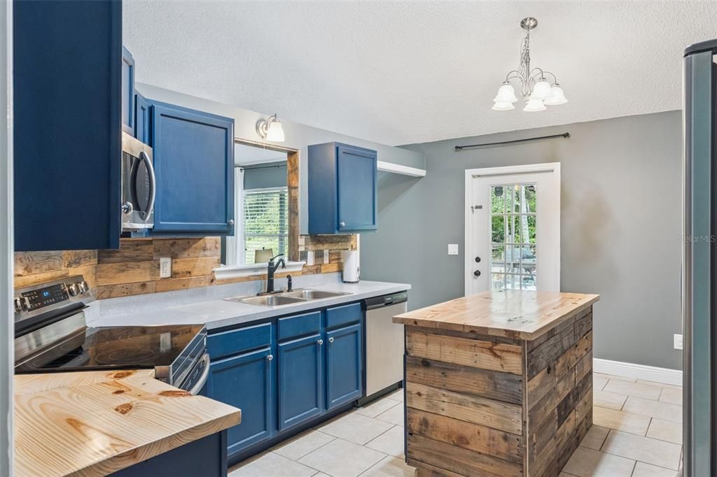 For Sale: $315,000 (3 beds, 2 baths, 1608 Square Feet)