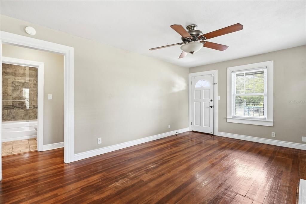 Activo con contrato: $265,000 (3 camas, 1 baños, 1068 Pies cuadrados)