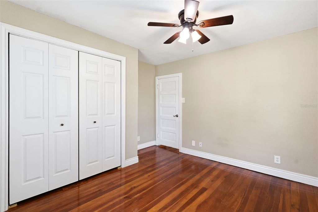 Activo con contrato: $265,000 (3 camas, 1 baños, 1068 Pies cuadrados)