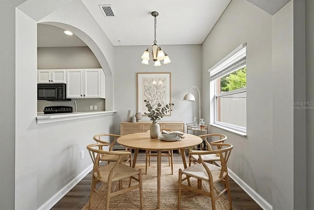For Sale: $289,900 (2 beds, 2 baths, 1314 Square Feet)