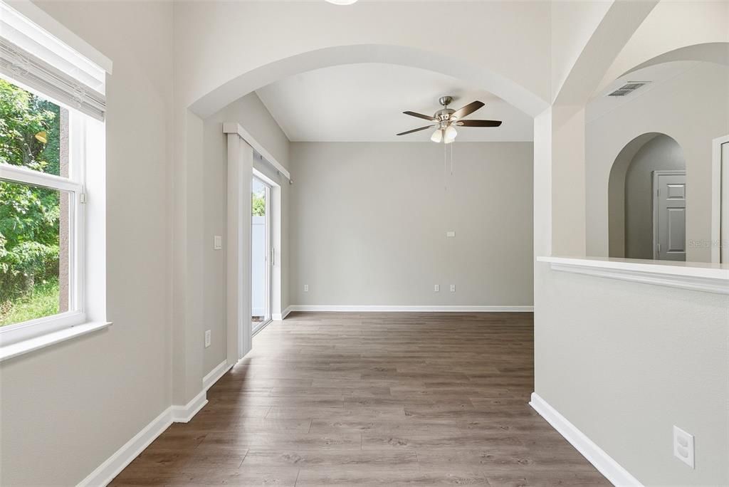 For Sale: $289,900 (2 beds, 2 baths, 1314 Square Feet)