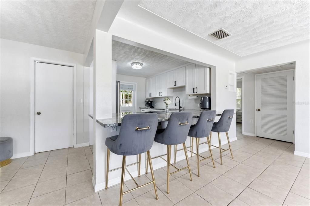 En Venta: $295,000 (2 camas, 2 baños, 1396 Pies cuadrados)