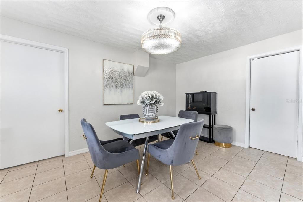 En Venta: $295,000 (2 camas, 2 baños, 1396 Pies cuadrados)