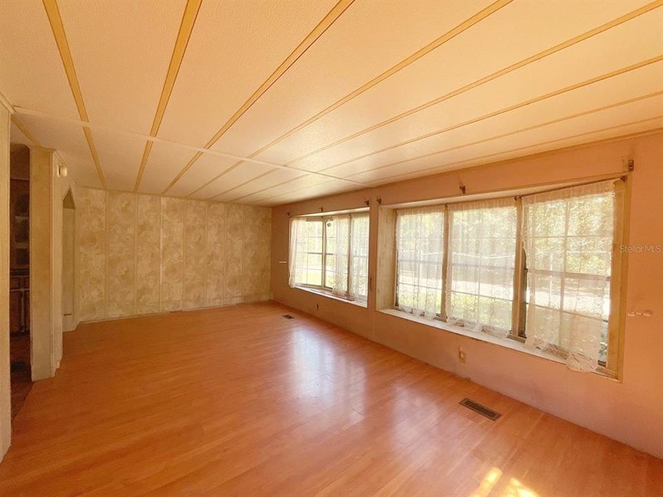 На продажу: $124,900 (3 спален, 2 ванн, 1380 Квадратных фут)