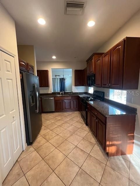 For Rent: $2,950 (2 beds, 2 baths, 1672 Square Feet)